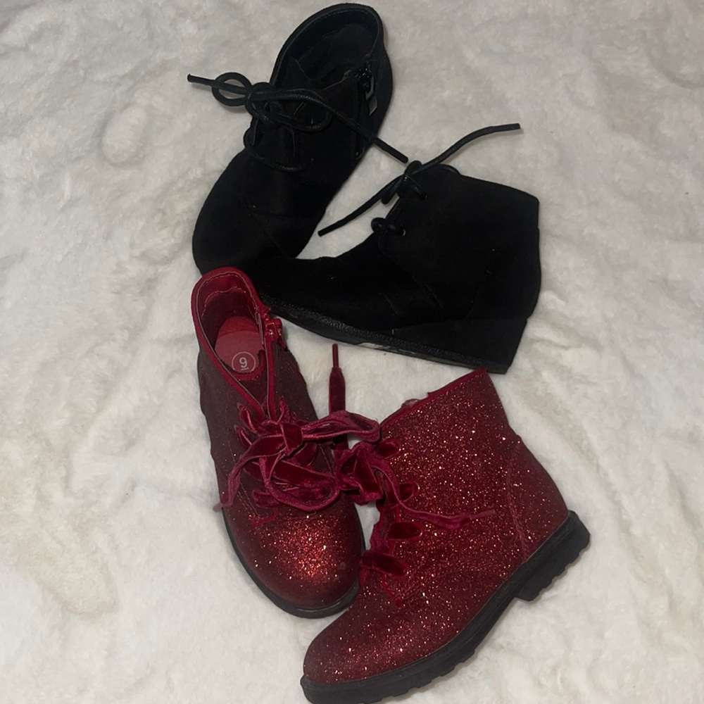 Lot of toddler size 9 boots